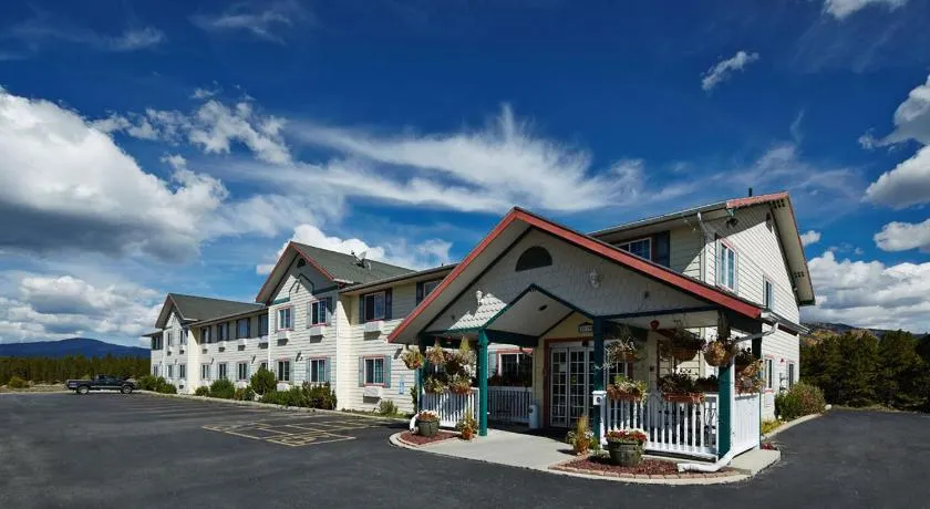 Columbine Inn and Suites - Image 1