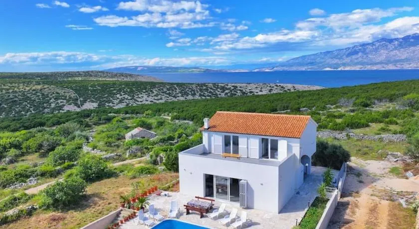Villa Joanna - hidden oasis with pool, gym & garrage - Image 1