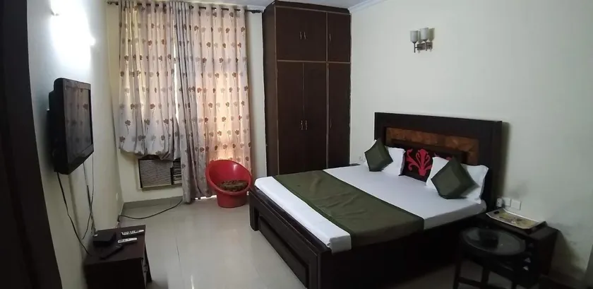 Hotel Home Stay Dwarka - Image 1
