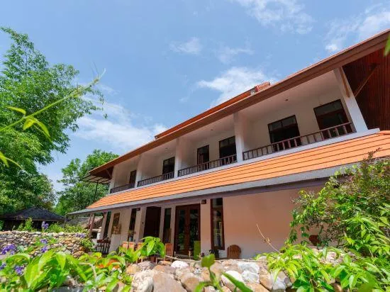 WHITE TEA HOTEL - Image 1