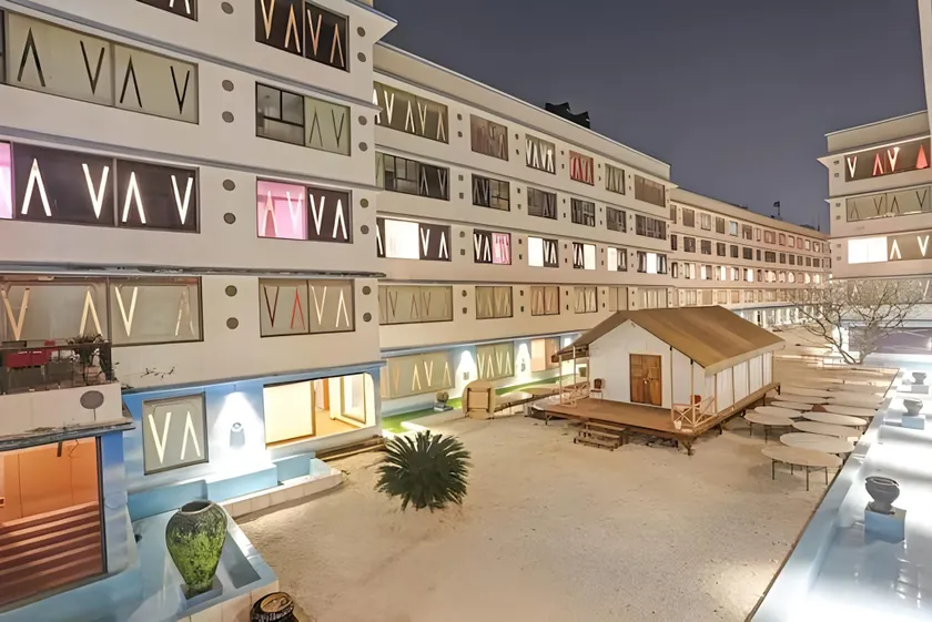 Royal Palms Hotel - Image 1