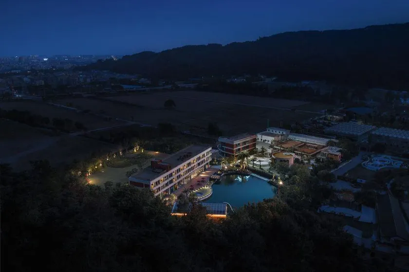 Meirenpu Resort Hotel - Image 1
