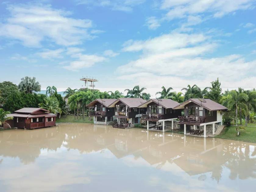 Nicslongstay Hotel - Image 1