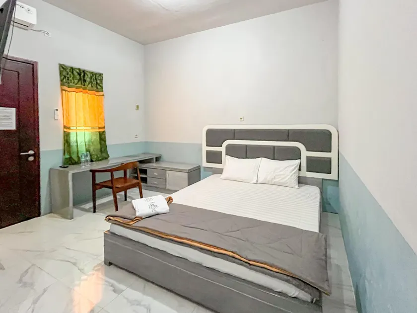 Kusuma Guest House Jombang RedPartner near Station Jombang - Image 1