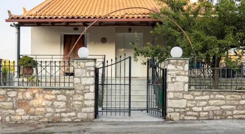 Neromilos Harmony - Roussis Residence - Image 1