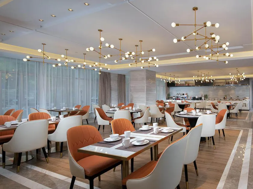 Kyriad Marvelous Hotel Hezhou Wanda Plaza - Image 1