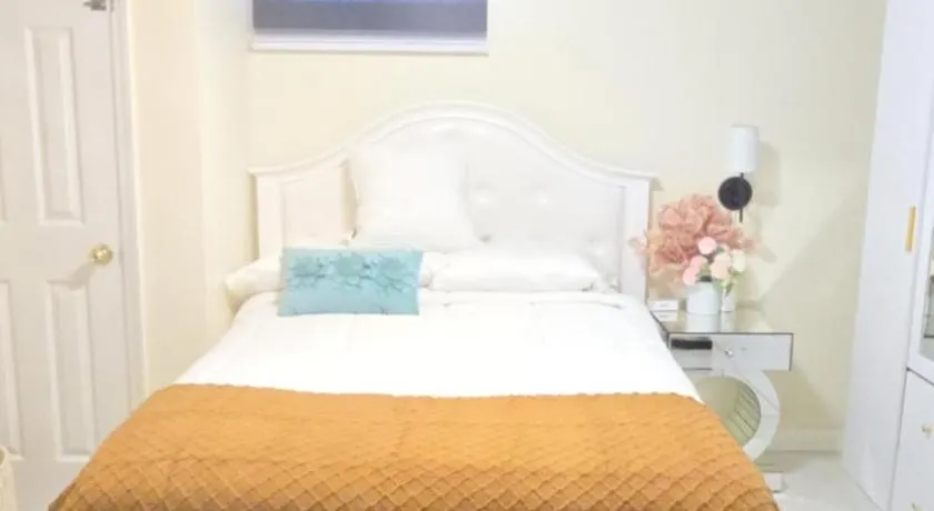 Staten Island Cozy Private 1-br Basement Apt close to NYC Family & Pet Friendly - Image 1