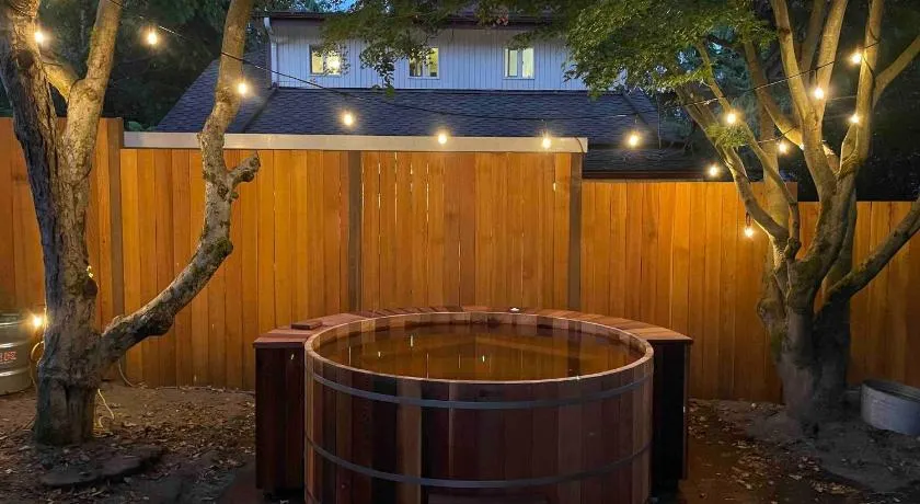 Greenlake Craftsman - Hot Tub, AC, Dog Friendly - Image 1