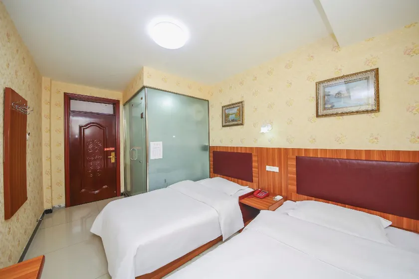 Golden Apple Business Hotel - Image 1