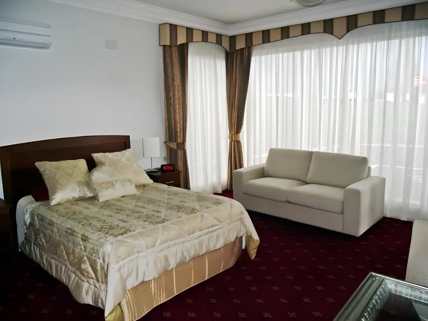 503 On Princes Drive Motel - Image 1