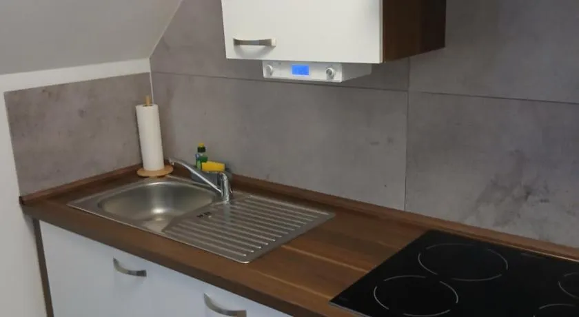 Blue sky apartment - Image 1