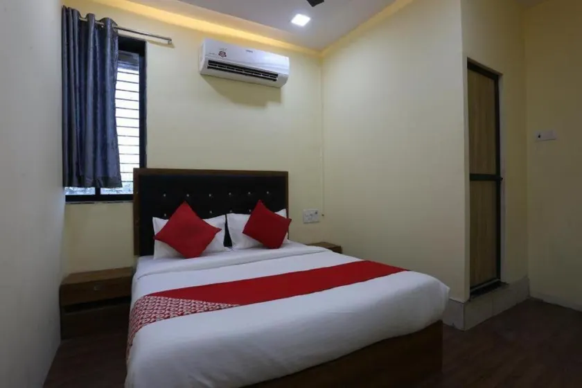 Hotel Crown Goregaon Mumbai - Image 1