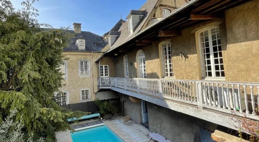 La Maison aux murs anciens et ses chambres - Image 1