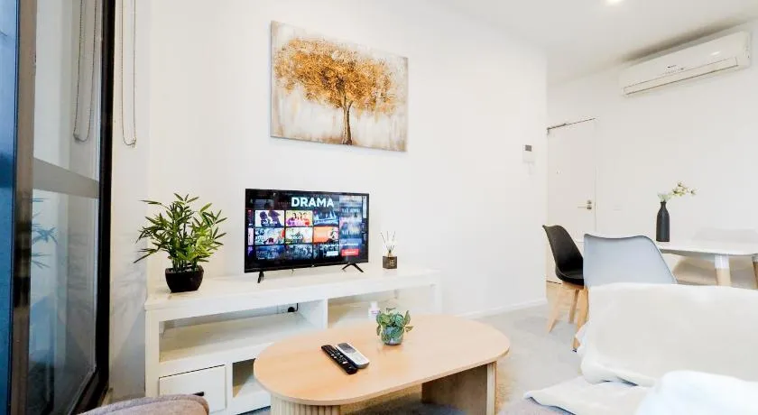 FS109C Modern 1BR1BA in Footscray Pool+Gym - Image 1