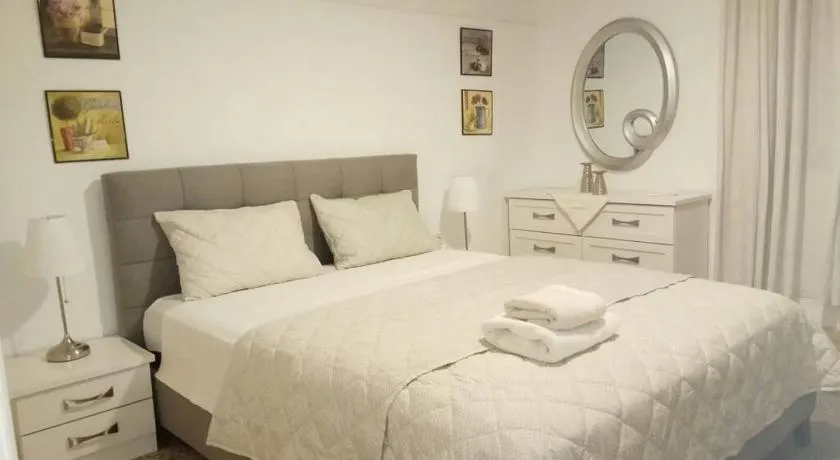CENTRAL TOWN HOUSE 60m2**** - Image 1