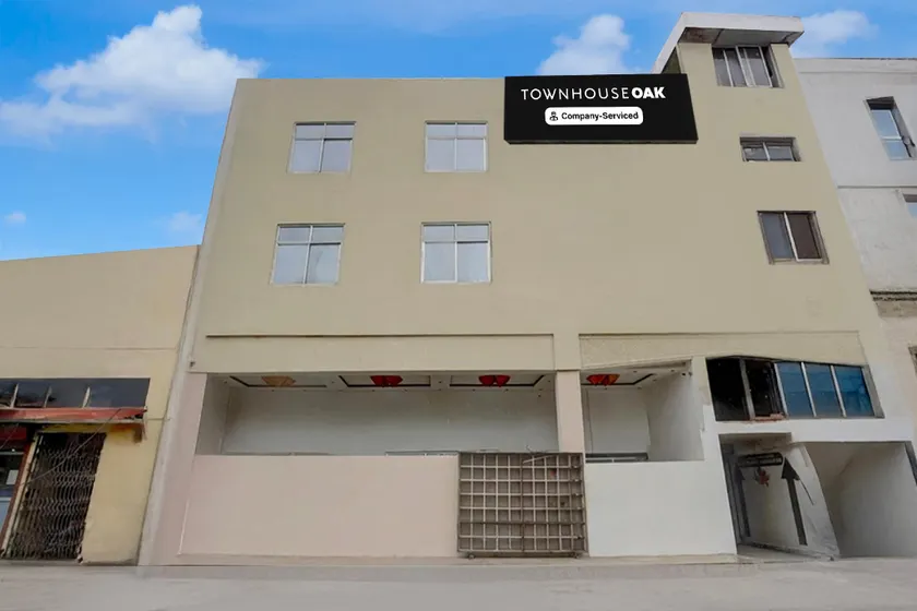 OYO Townhouse Oak Fazalganj Formerly RR Grand - Image 1