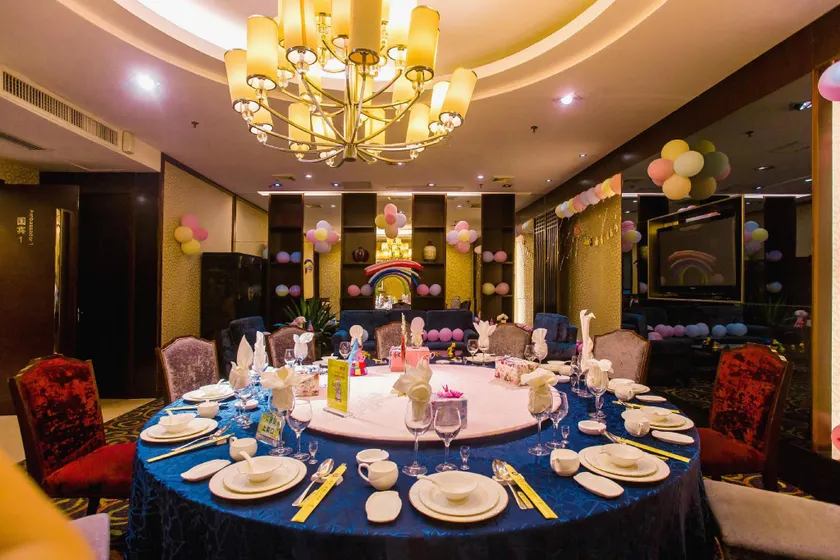 Shenlong New World Hotel - Image 1