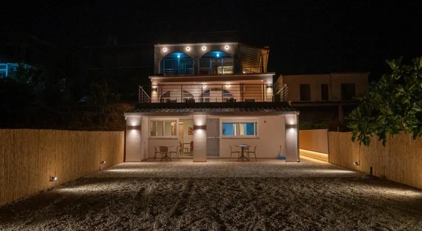 TSABAS BEACH SIDE APARTMENTS ΤΣΑΜΠΑΣ παραλιακά διαμερίσματα 1 - Image 1