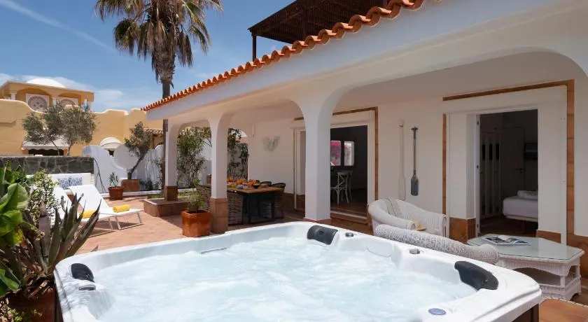 Ferienwohnung 'Obsidian Villa Estrella Del Mar' mit privater Terrasse und Klimaanlage - Image 1