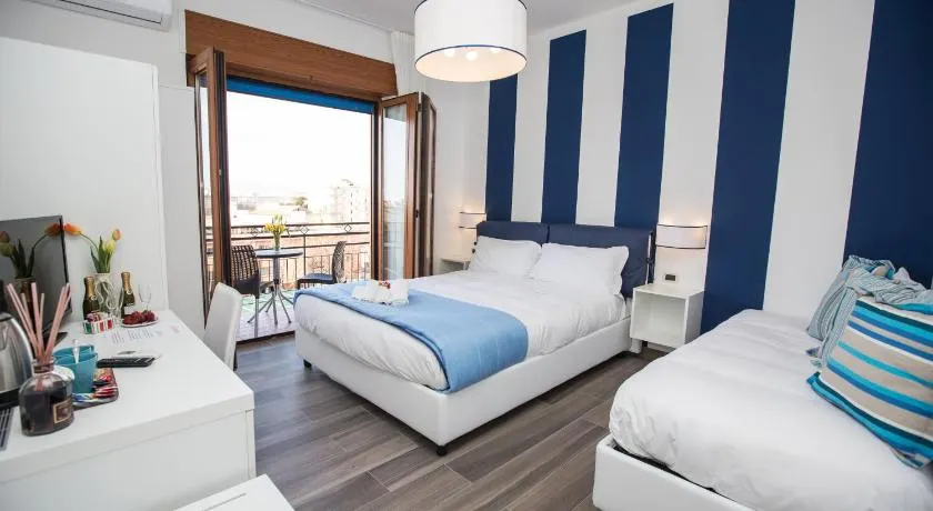 Sea Room Sorrento - Image 1