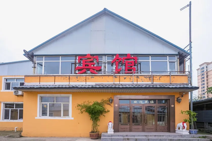 Hoshi Hotel - Image 1