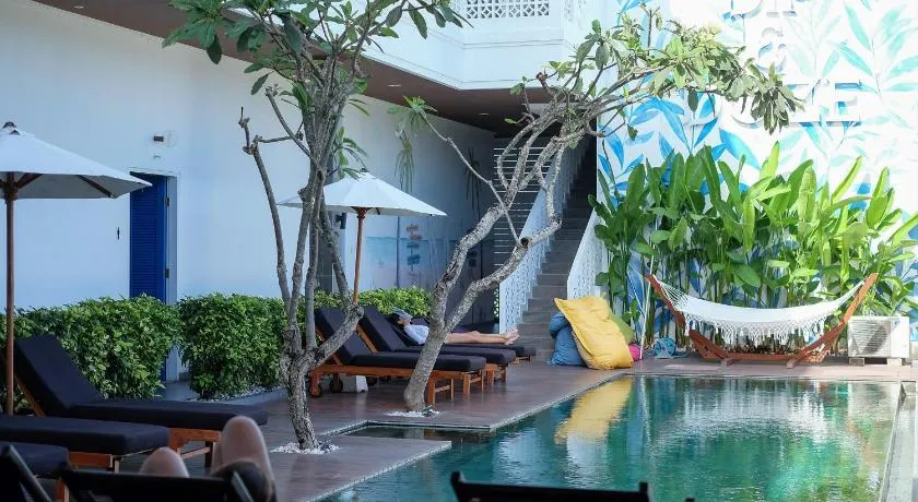 Dip & Doze Living - Image 1