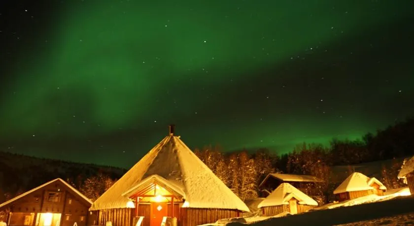 Vestvatn - Arctic Cabins - Image 1
