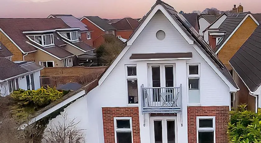 Sun Set House With Hot Tub - Image 1