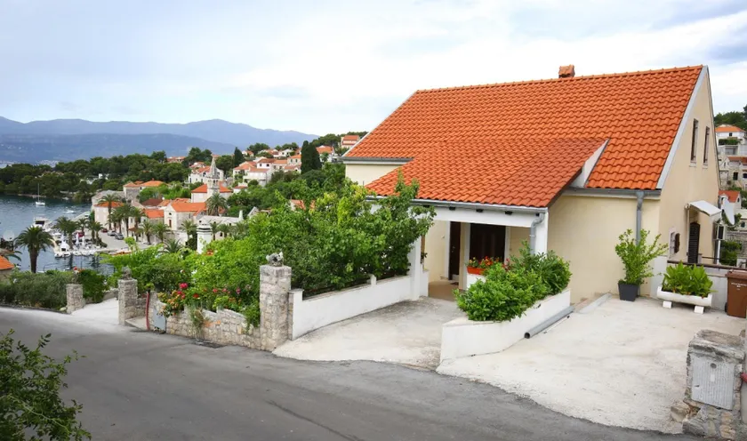 Apartment Neda A3 Splitska, Island Brac - Image 1
