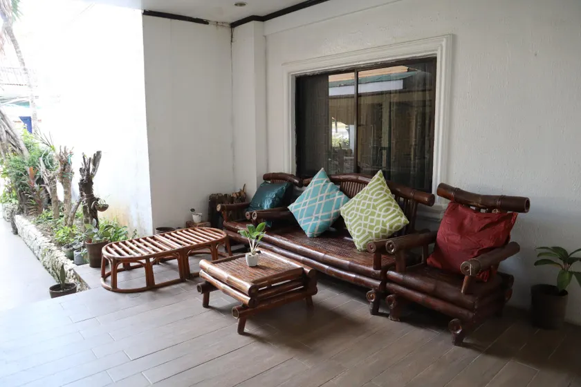 Island Inn - Image 1