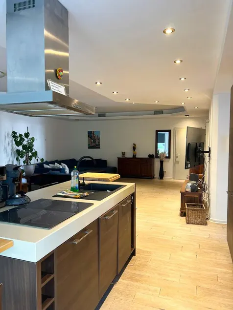 Whirlpool, Fußbodenheizung, Nintendo NES, Netflix, Wintergarten & Workspace - Image 1