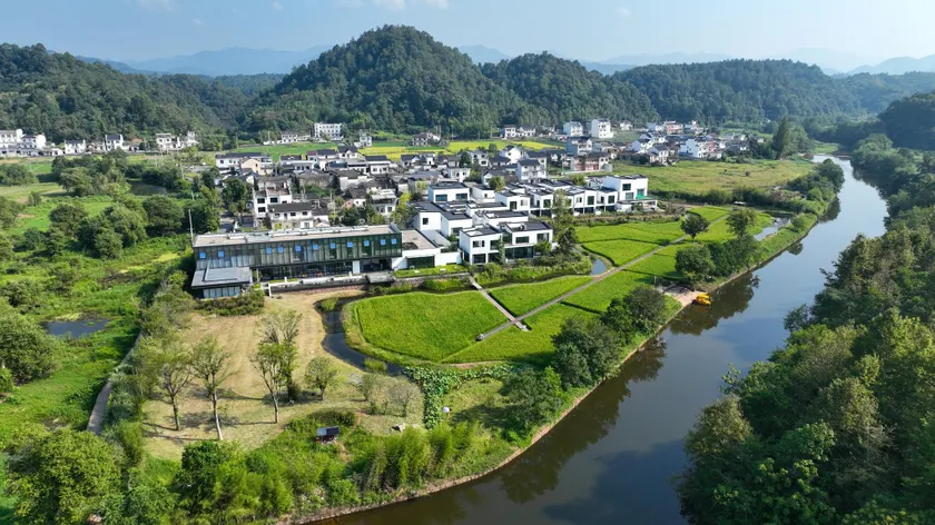 QiYunShan Tianjuli Art Resort Villa Hotel - Image 1