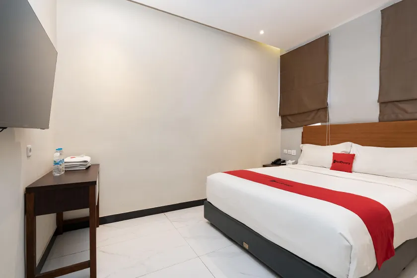 RedDoorz Plus @ UNO Jalan Merak Samarinda - Image 1