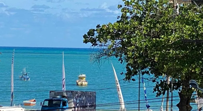 Apartamento à beira mar de Pajuçara com varanda privativa e Wi-Fi rápido - Image 1