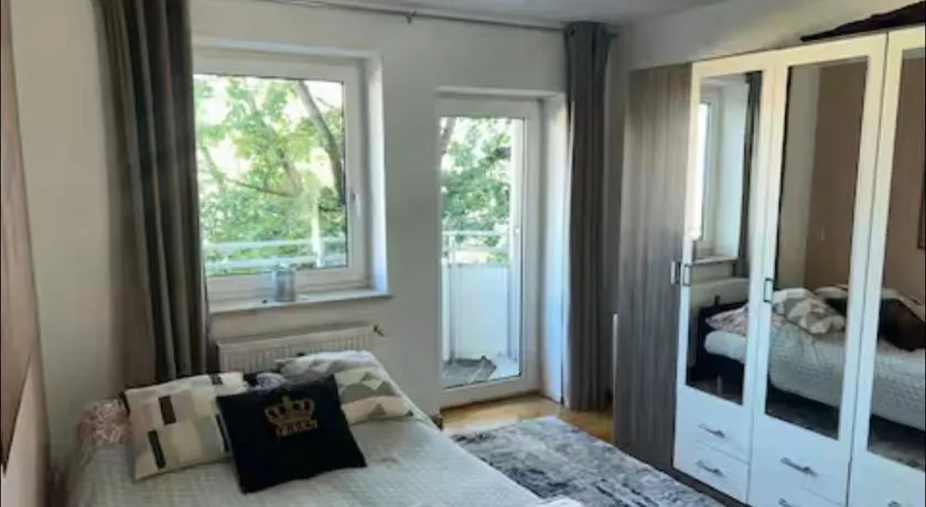 Beautiful 2-bedroom apartment in Munich center - Image 1