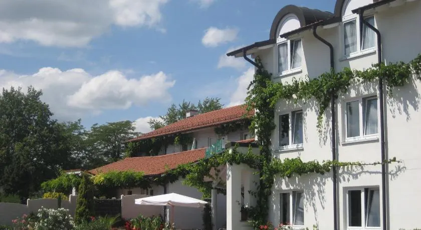 Lindner's Hotel - Image 1