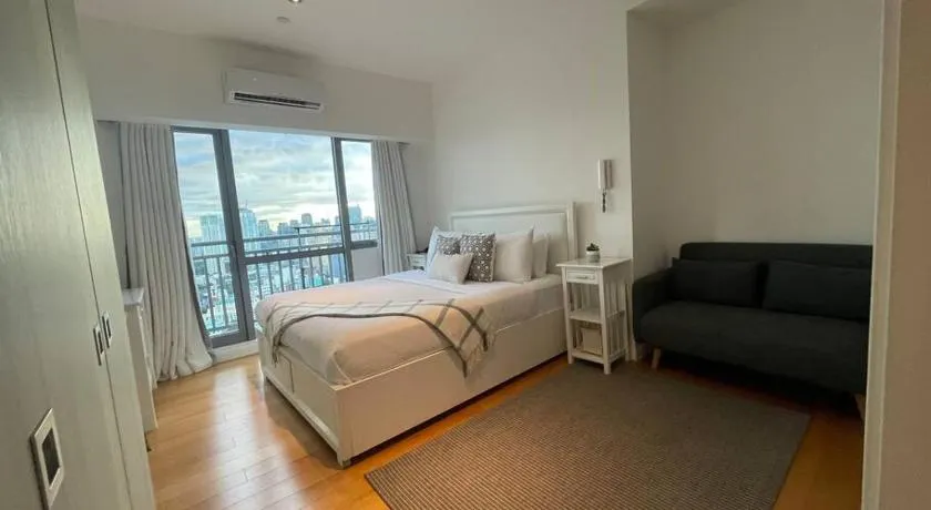Aveline Suites Aesthetic Skydeck View ACQUA Private Residences near Rockwell Makati - Image 1