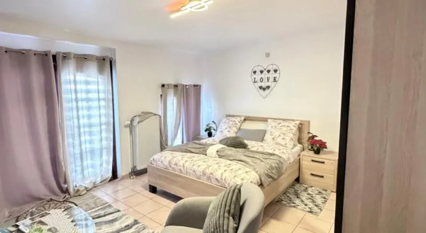Apartchrisbea - Image 1