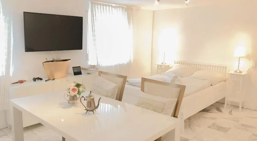 F10 APARTMENTS Roth - Image 1