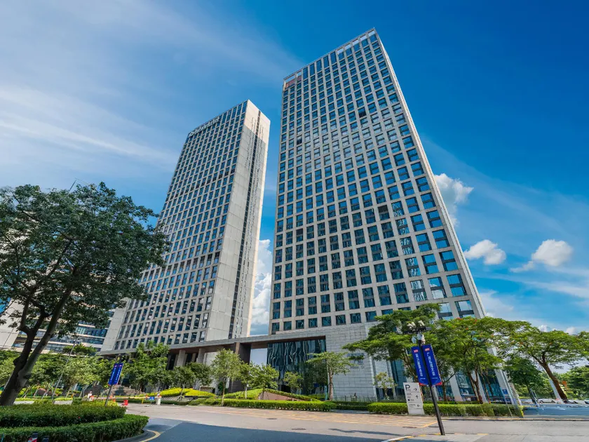 Yicheng Pazhou Poly World Trade Centre Apartment - Image 1