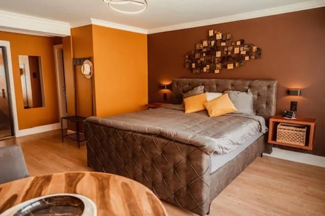 mi casa naranja - Image 1