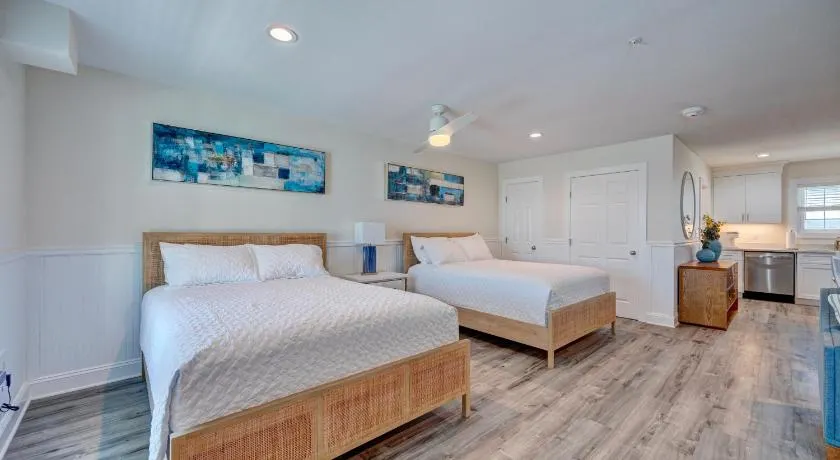 2002 Queen Suite, 2nd Floor Surfside - Image 1