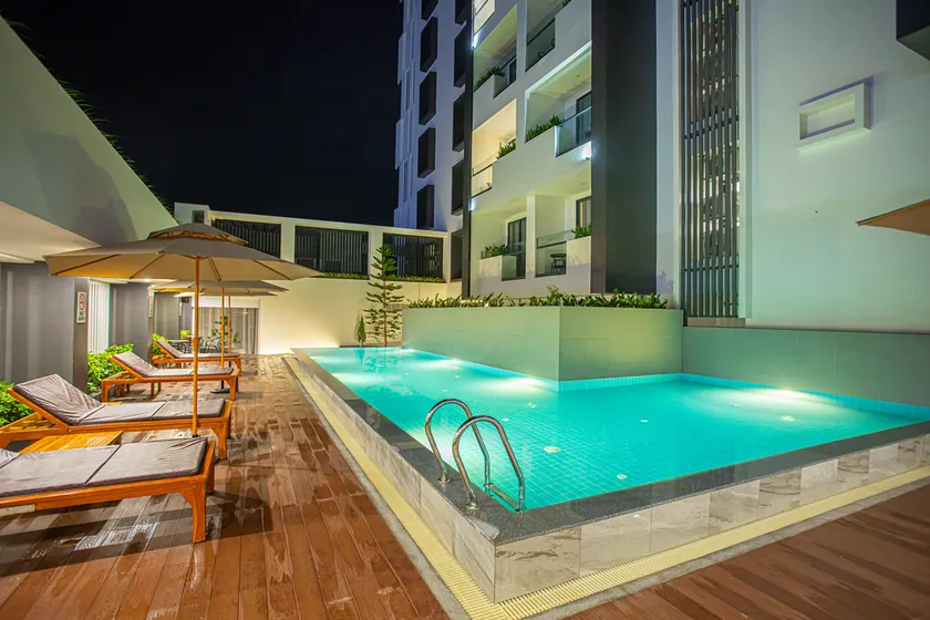 Nalada Hotel - Image 1
