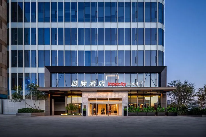 IntercityHotel Tianjin Binhai Yujiapu Financial District - Image 1