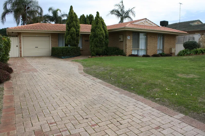 Canal Time Holiday Home - Great Value - Image 1