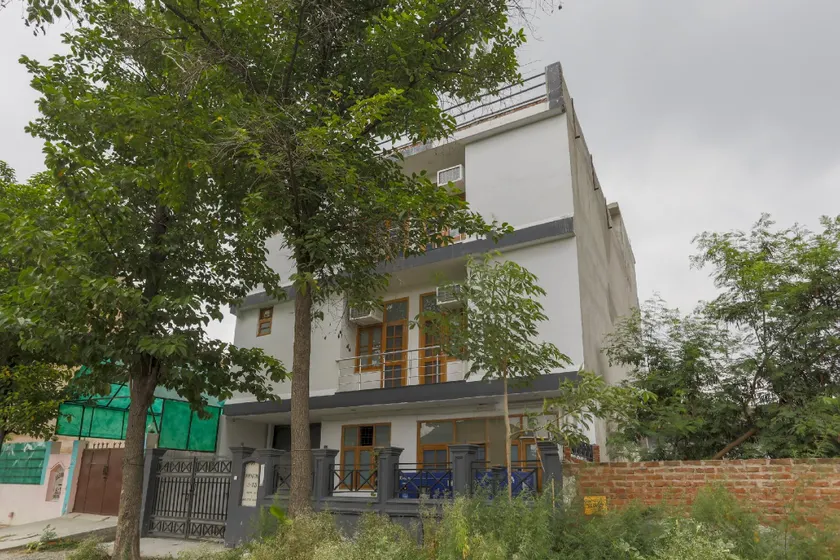 Flagship Hotel Discovery Near Pvr Ansal Plaza Greater Noida - Image 1