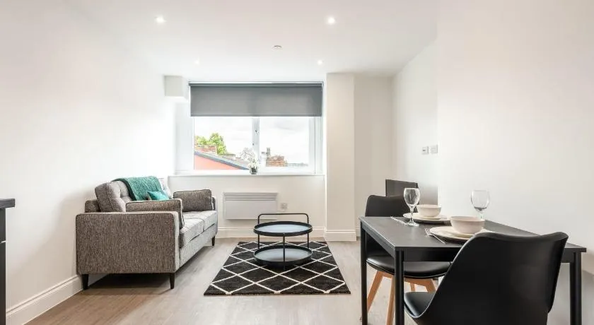 Modern 1 Bedroom Apartment in Central Wakefield - Image 1
