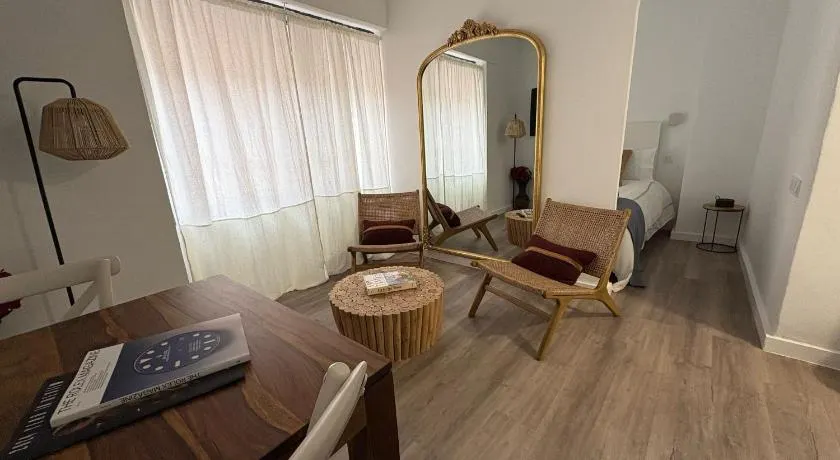 Apartahotel Sevilla Salado - Image 1