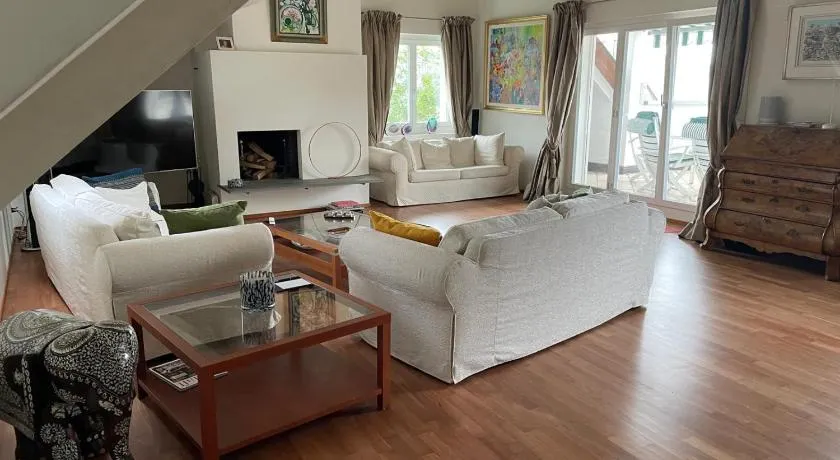 Spacious and stylish Apartment in Zurich - Image 1
