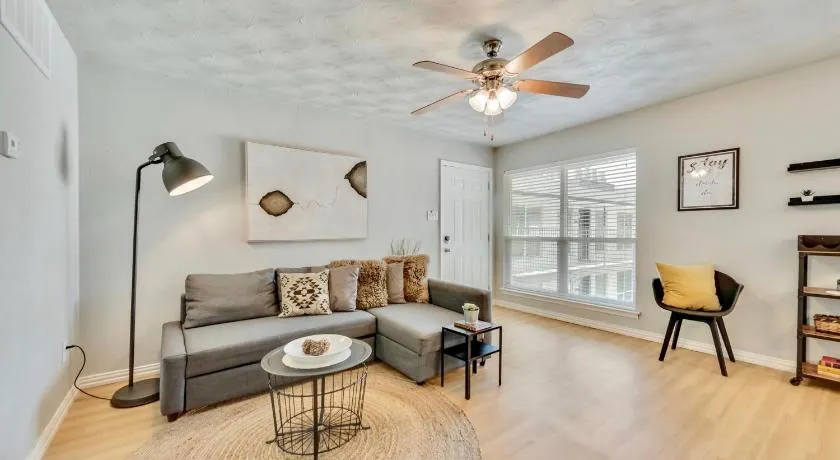 Dallas Boutique Flat - Arboretum Tickets Included - Image 1
